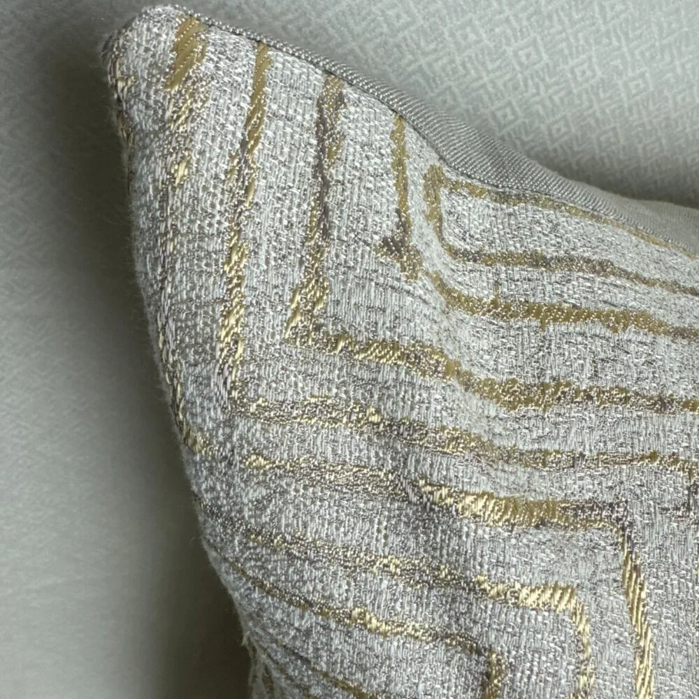 NEW  Daniel Stuart Studio PREMIUM Craftsmansship Pillow Sumatra Champagne